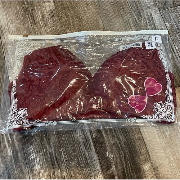 Floral Secrets comfort rose bra. Front closure, push up and wire free. - Picture 1 of 3